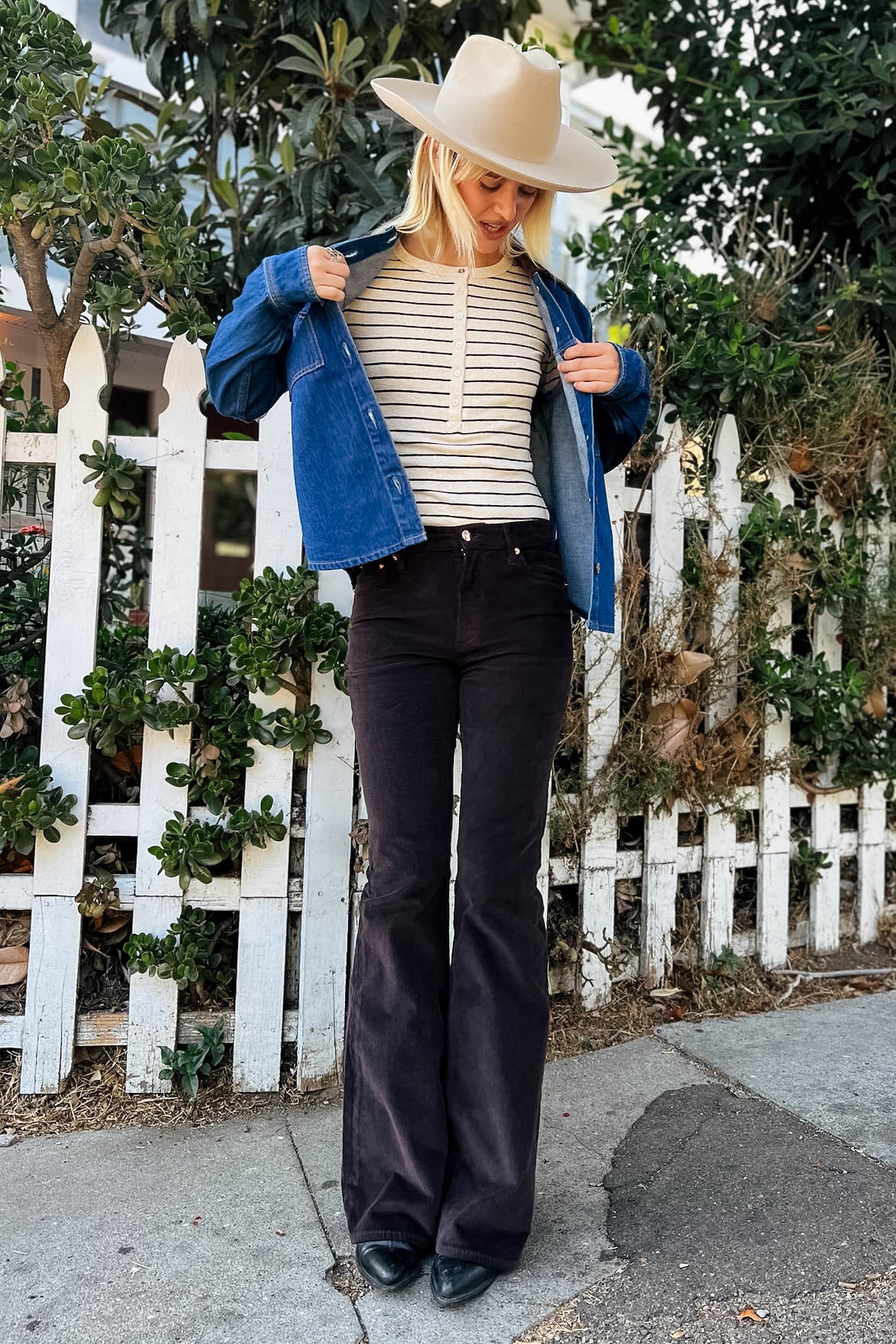 Kinsley Mid Rise Ultra Flare Bottoms Pistola